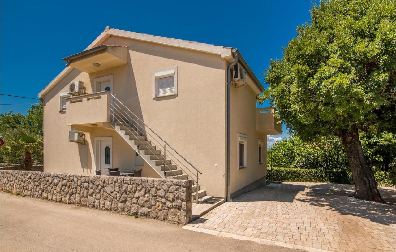 Nice Apartment In Malinska Dubasnica With Kitchen Exteriör bild