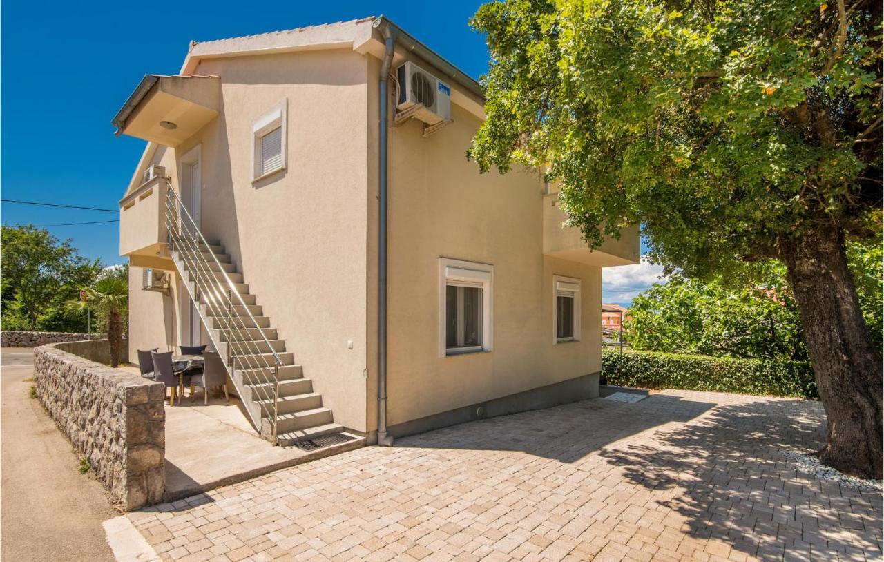 Nice Apartment In Malinska Dubasnica With Kitchen Exteriör bild