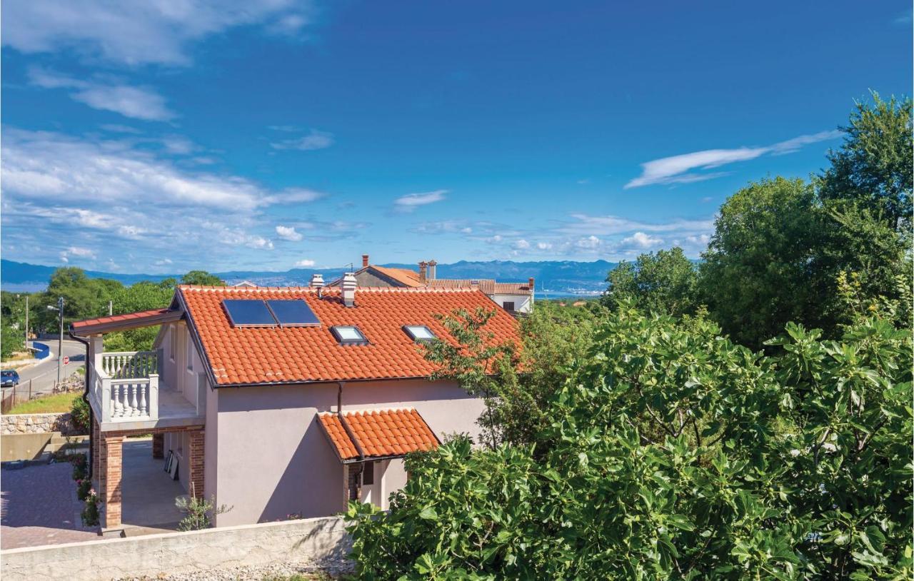 Nice Apartment In Malinska Dubasnica With Kitchen Exteriör bild