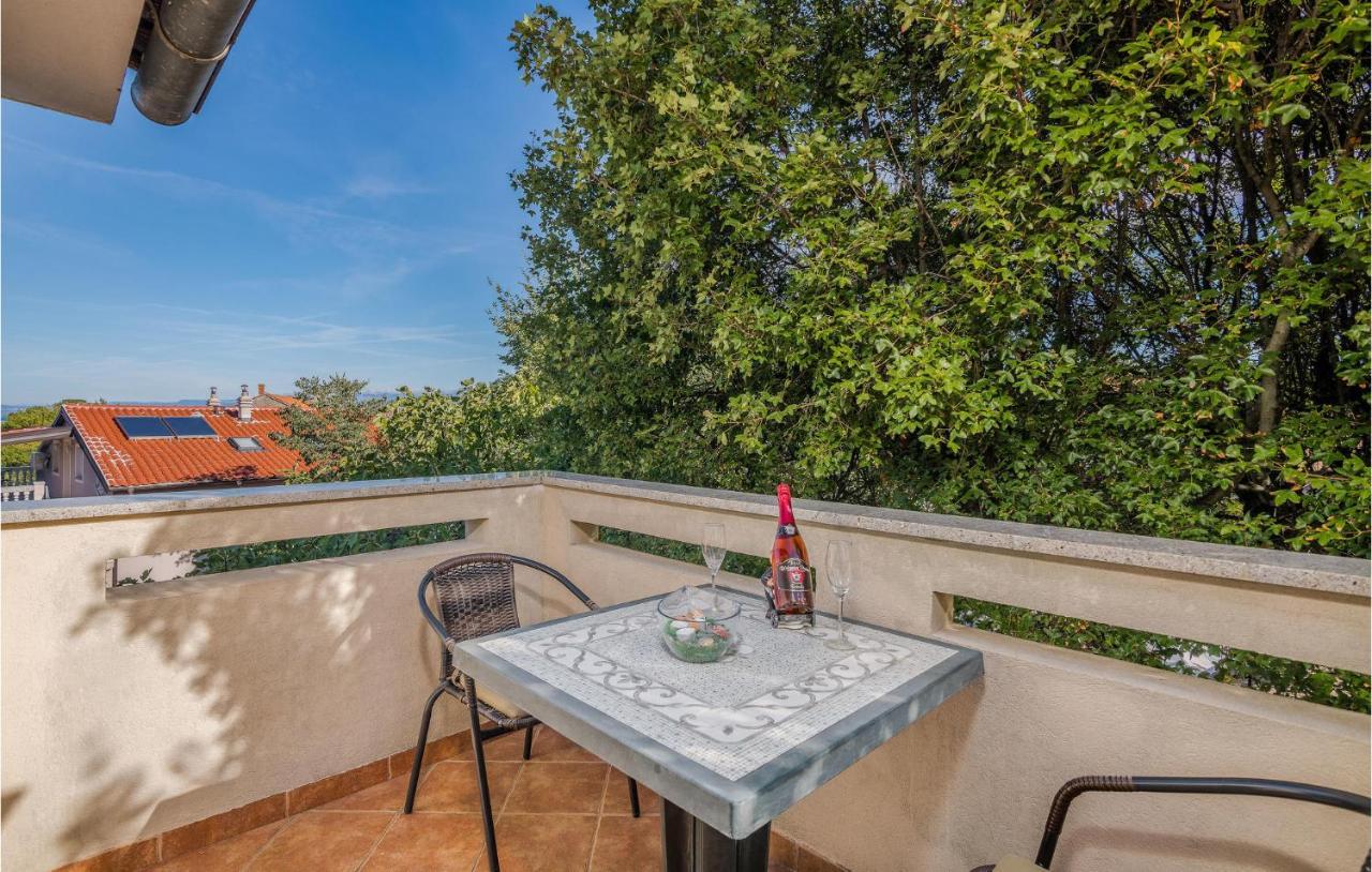 Nice Apartment In Malinska Dubasnica With Kitchen Exteriör bild